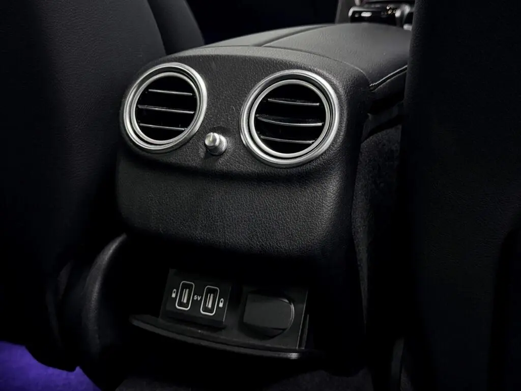 Rear passenger USB charging ports and air vents in Business Class chauffeur car