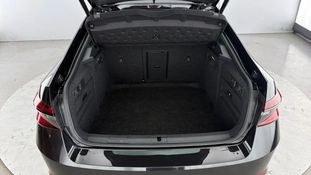Open boot showing generous luggage capacity of a Comfort Class vehicle