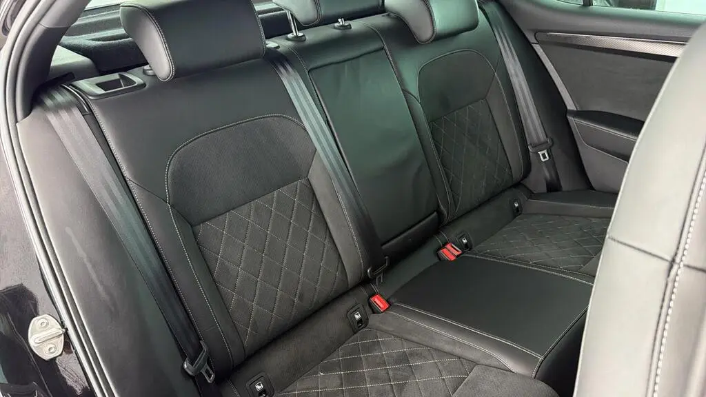 Spacious rear seats with stitched leather upholstery in comfort class saloon