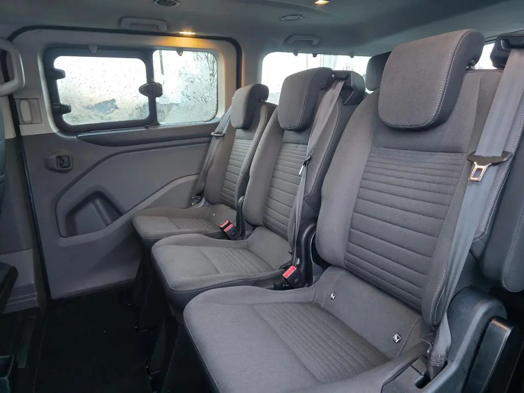 Rear passenger seats of MPV with eight-seat configuration